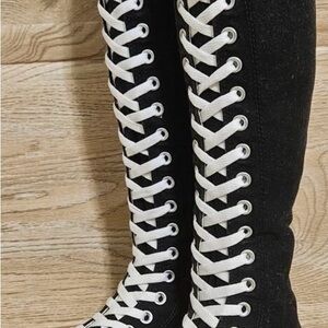 Vintage Stylish Black Chuck Taylor  Lace-Up Knee-High chucks